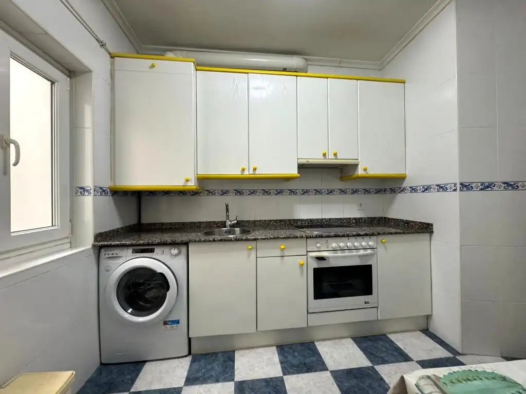 Cuina de Pis en venda en Torrelavega  amb Calefacció i Balcó