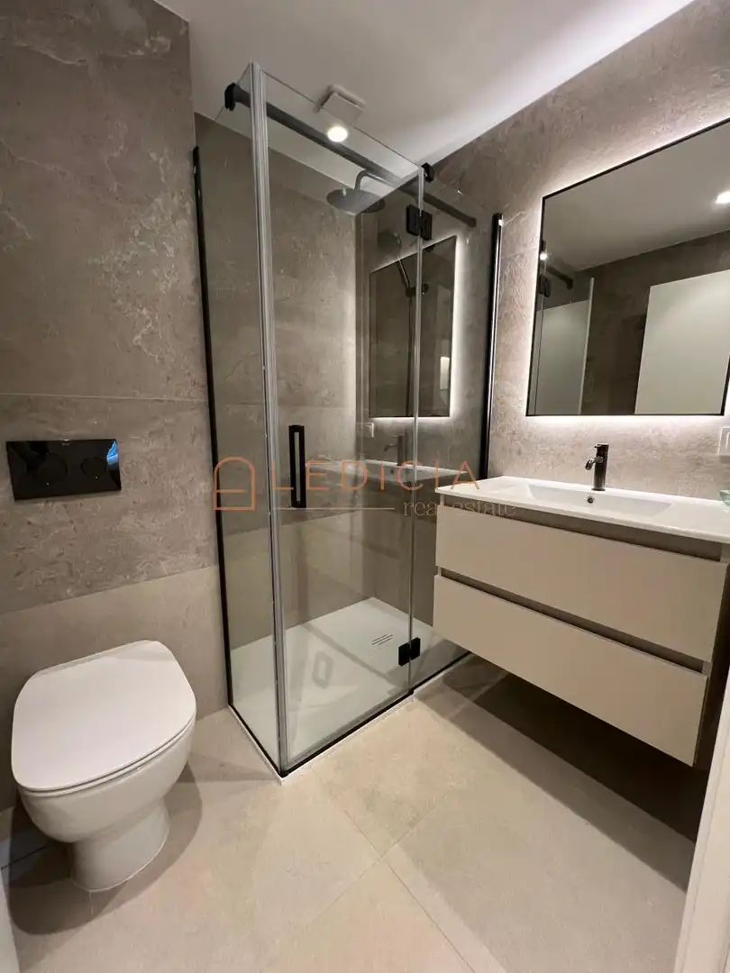 Flat with lift for sale in Sanjurjo Badía, imagen 12