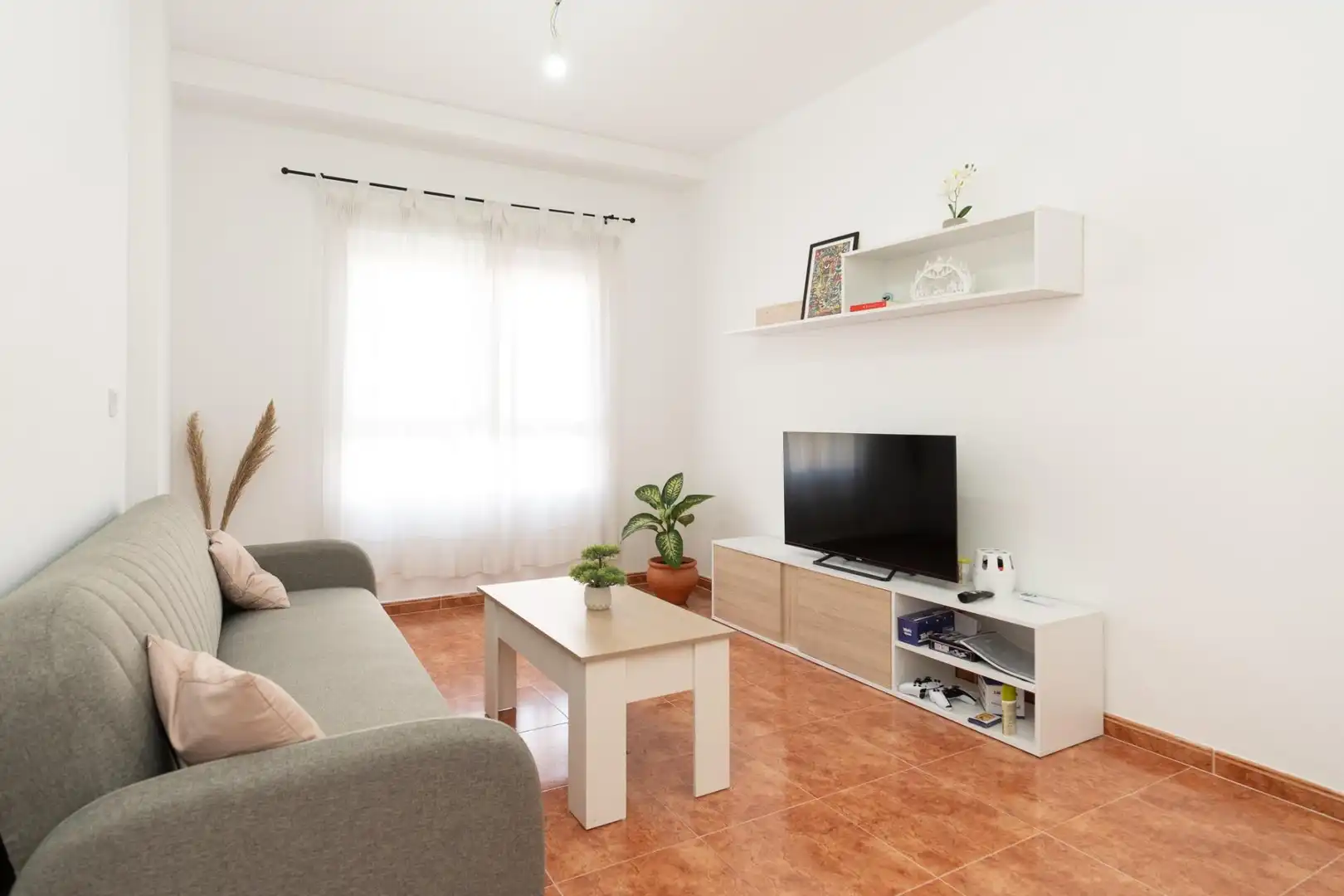 Sala d'estar de Pis en venda en Motril amb Terrassa i Moblat