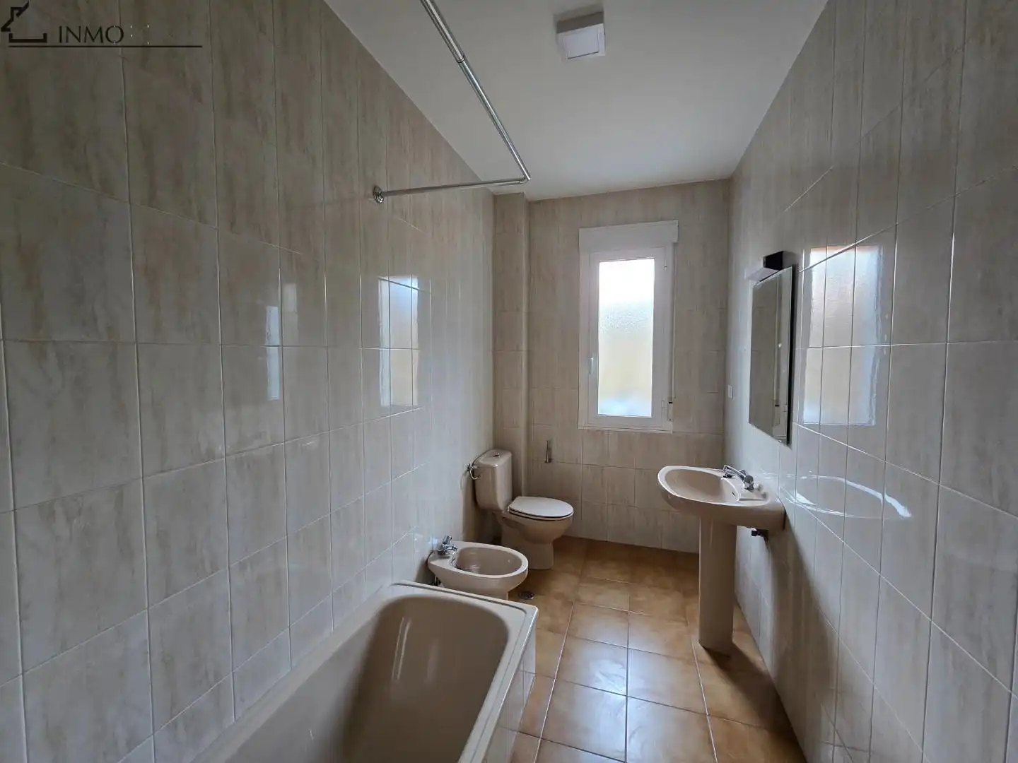 Bathroom of Flat for rent in Pontevedra Capital 