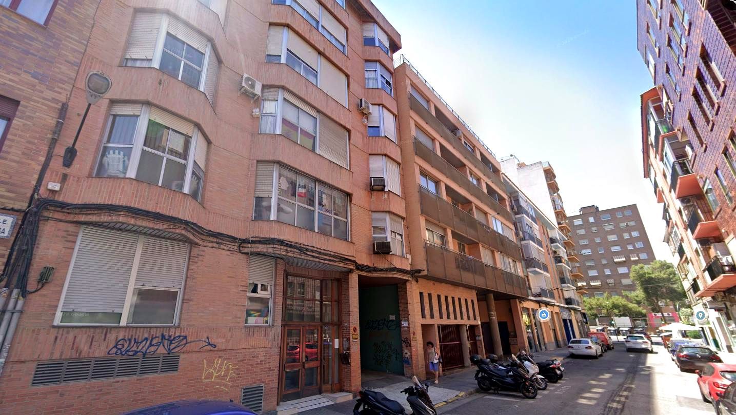 Exterior view of Study for sale in  Zaragoza Capital  with Air Conditioner, Heating and Furnished