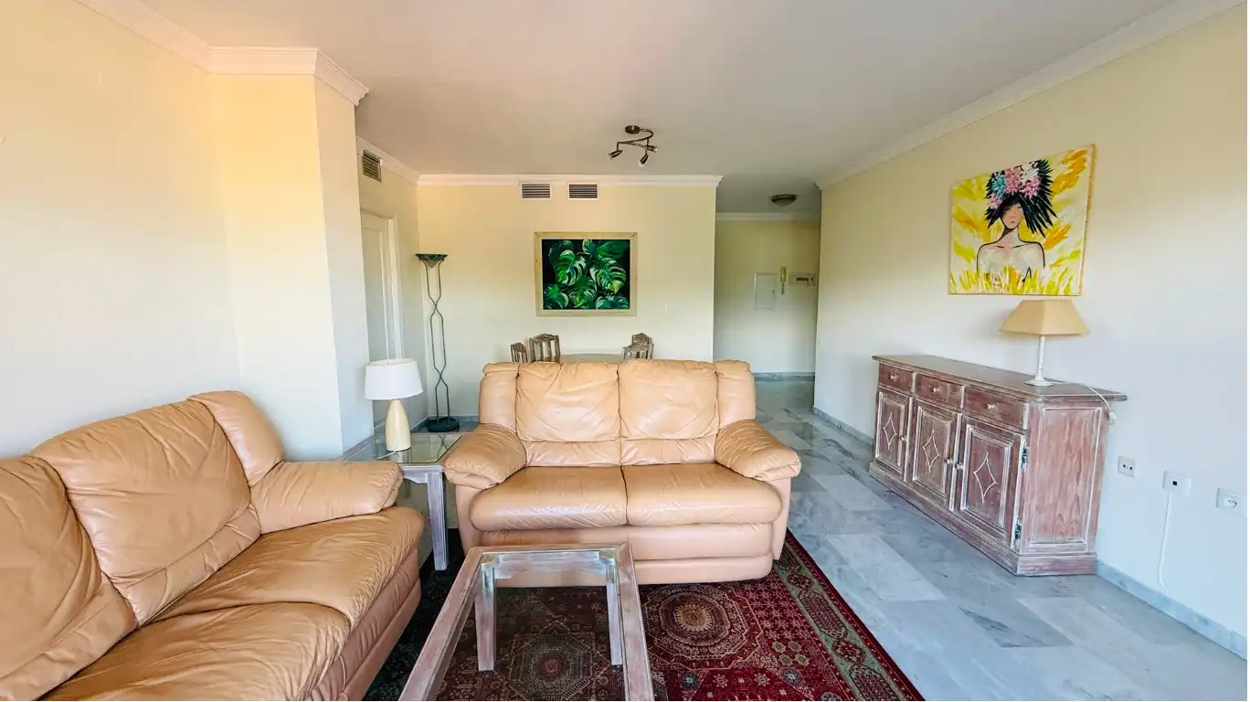 Wohnzimmer von Wohnung zur Miete in Marbella mit Klimaanlage, Terrasse und Möbliert