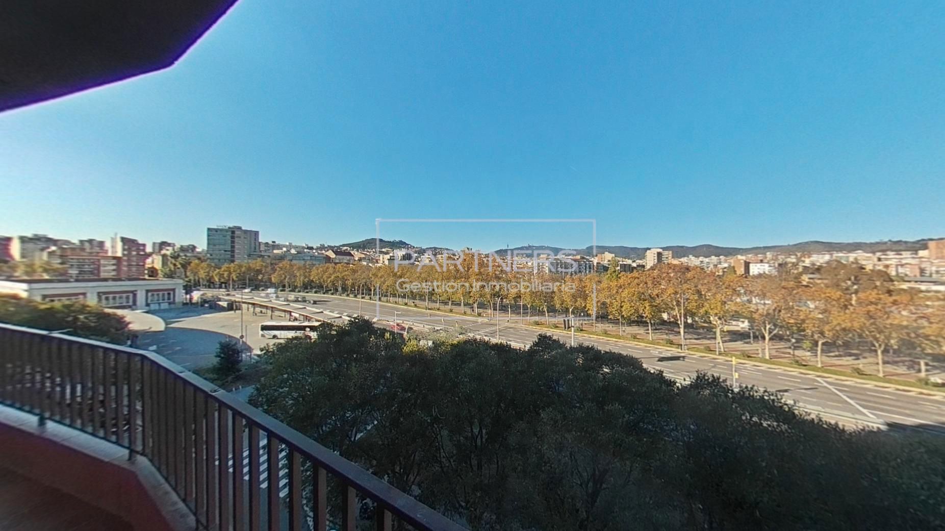 Exterior view of Flat for sale in  Barcelona Capital  with Parquet flooring, Terrace and Oven
