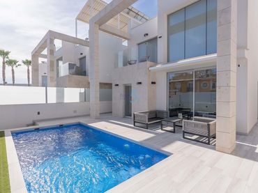 Casa con balcón en venta en Orihuela Costa