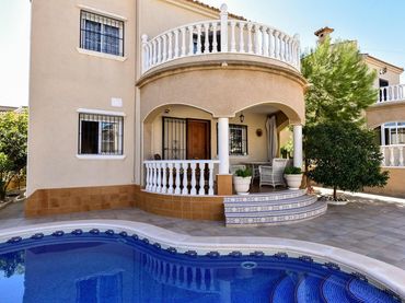Casa con piscina en venta en Orihuela Costa