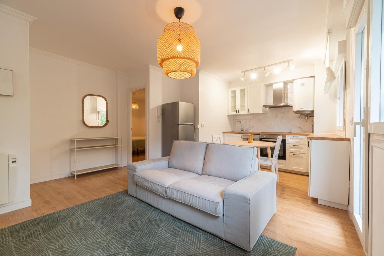 Living room of Flat for sale in Vigo   with Heating, Storage room and Furnished