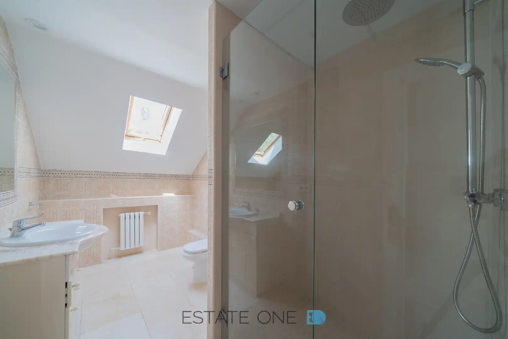 Baño de Casa o chalet de alquiler en Madrid con Aire acondicionado, Calefacción y Jardín privado