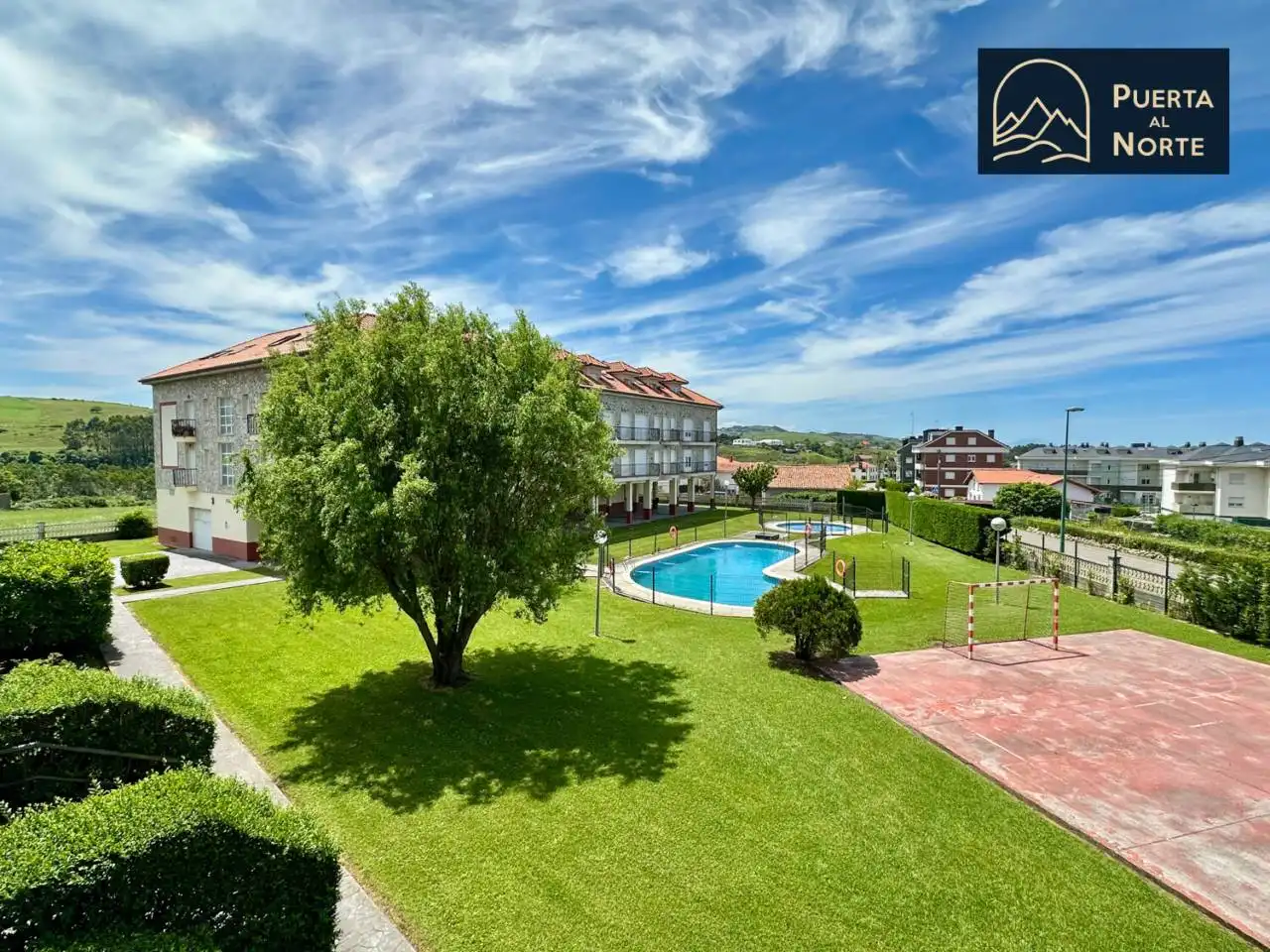 Vista exterior de Piso en venta en Suances con Calefacción, Amueblado y Balcón