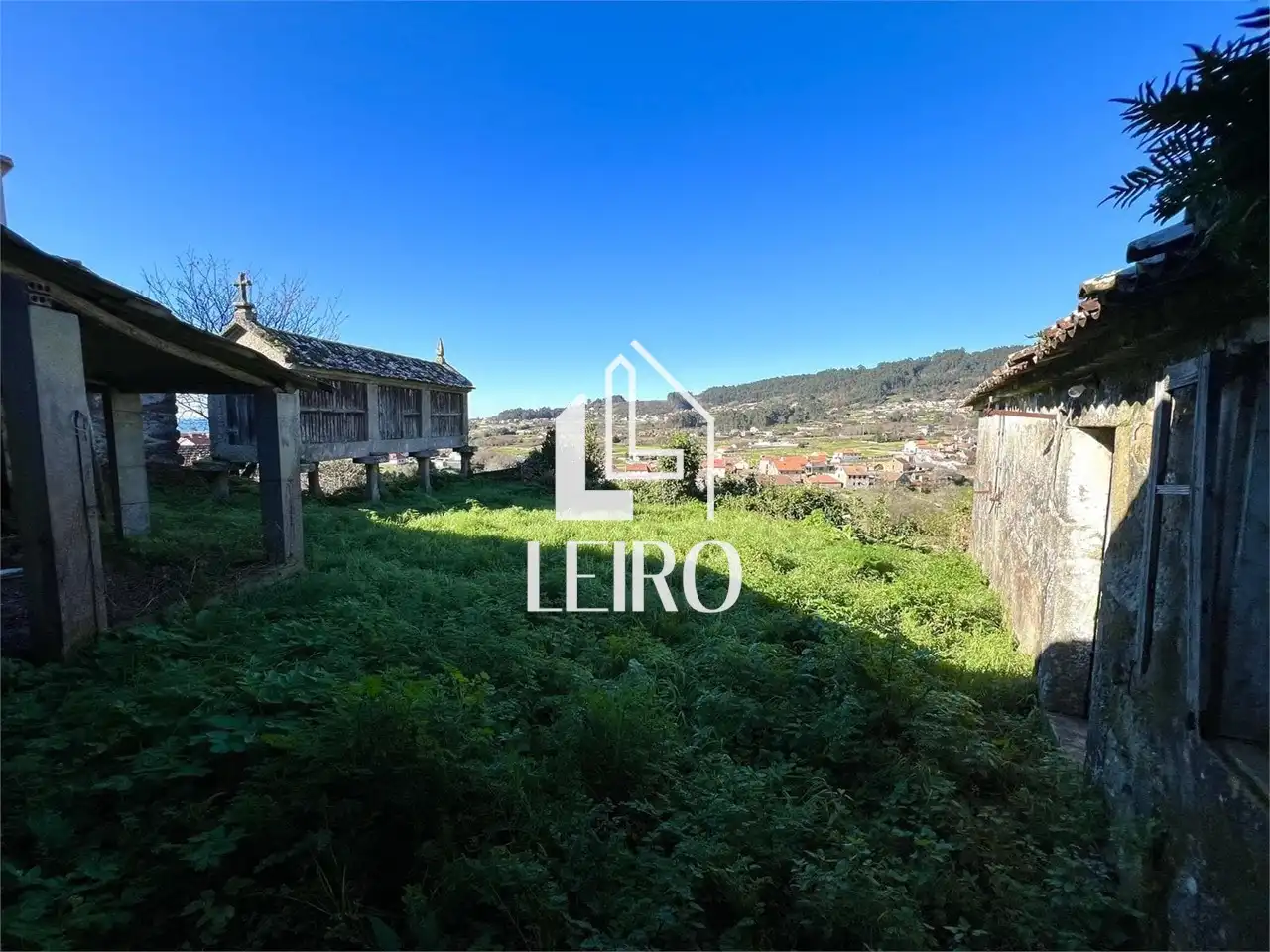 Country homes for sale in Sanxenxo  with Private garden