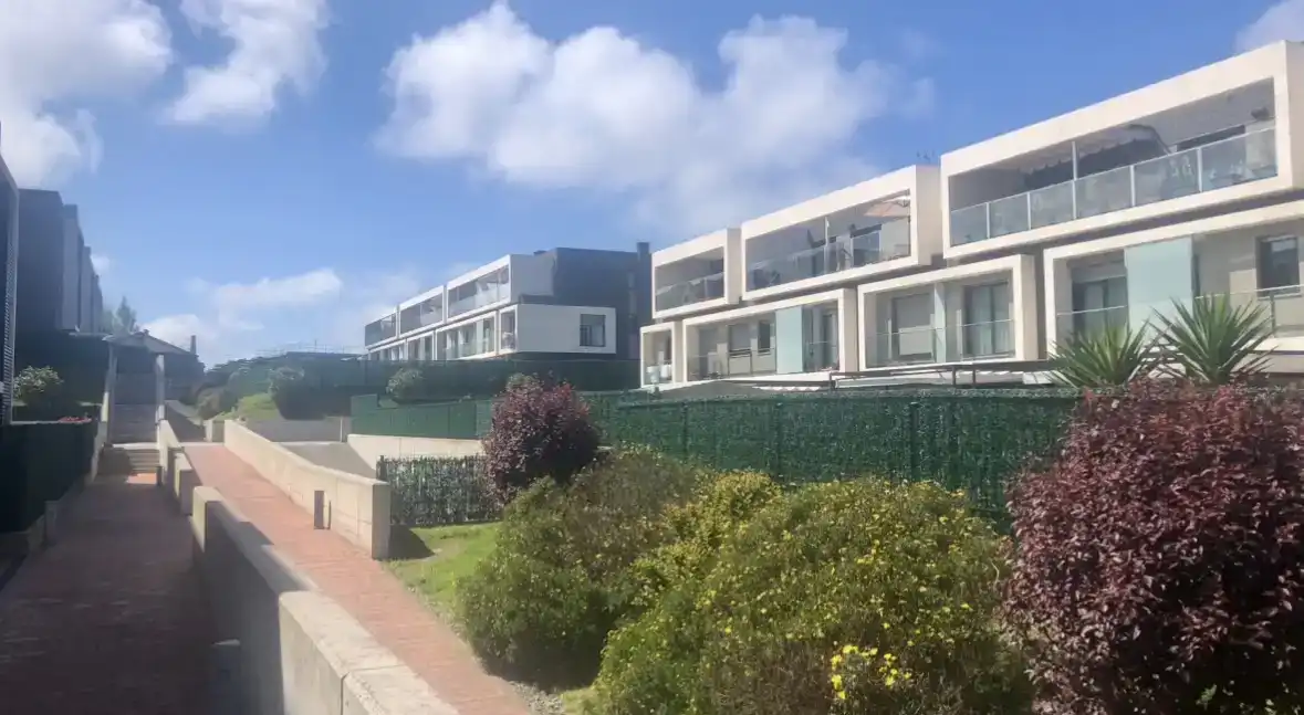 Vista exterior de Planta baixa en venda en Santander amb Piscina