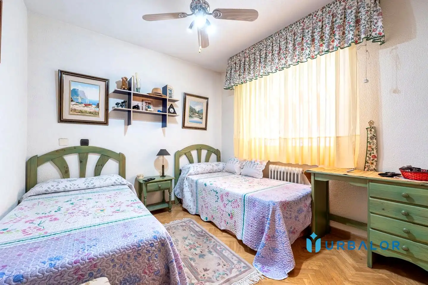 Habitación de Casa adosada en venta en Alcorcón con Calefacción, Jardín privado y Parquet