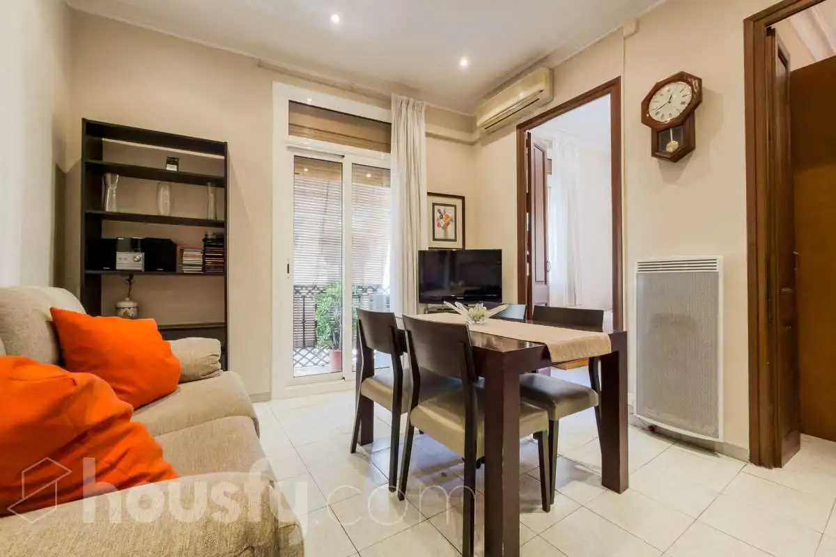 Exterior view of Flat for sale in  Barcelona Capital  with Air Conditioner, Heating and Terrace