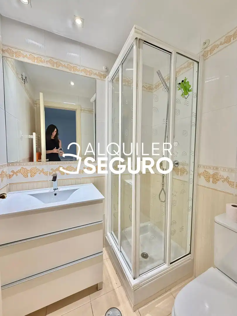 Baño de Piso de alquiler en Las Rozas de Madrid con Calefacción y Piscina