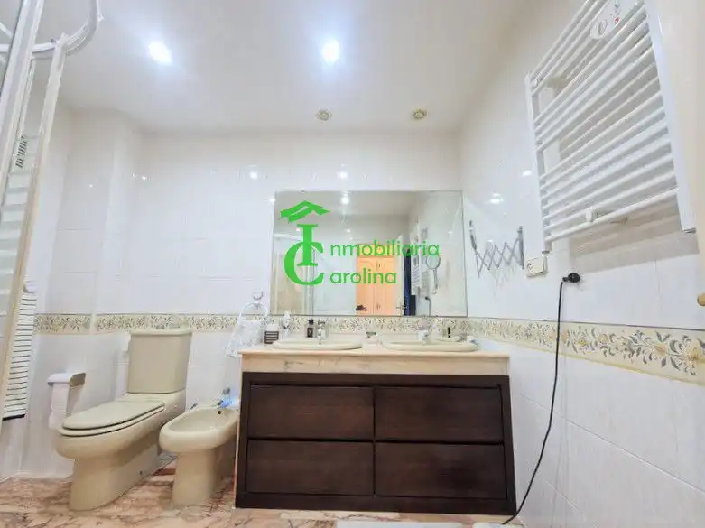 Badezimmer von Wohnung zum Verkauf in La Carolina mit Klimaanlage, Heizung und Abstellraum