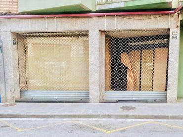 Locale commerciale in affitto a Carrer Josep Ayats