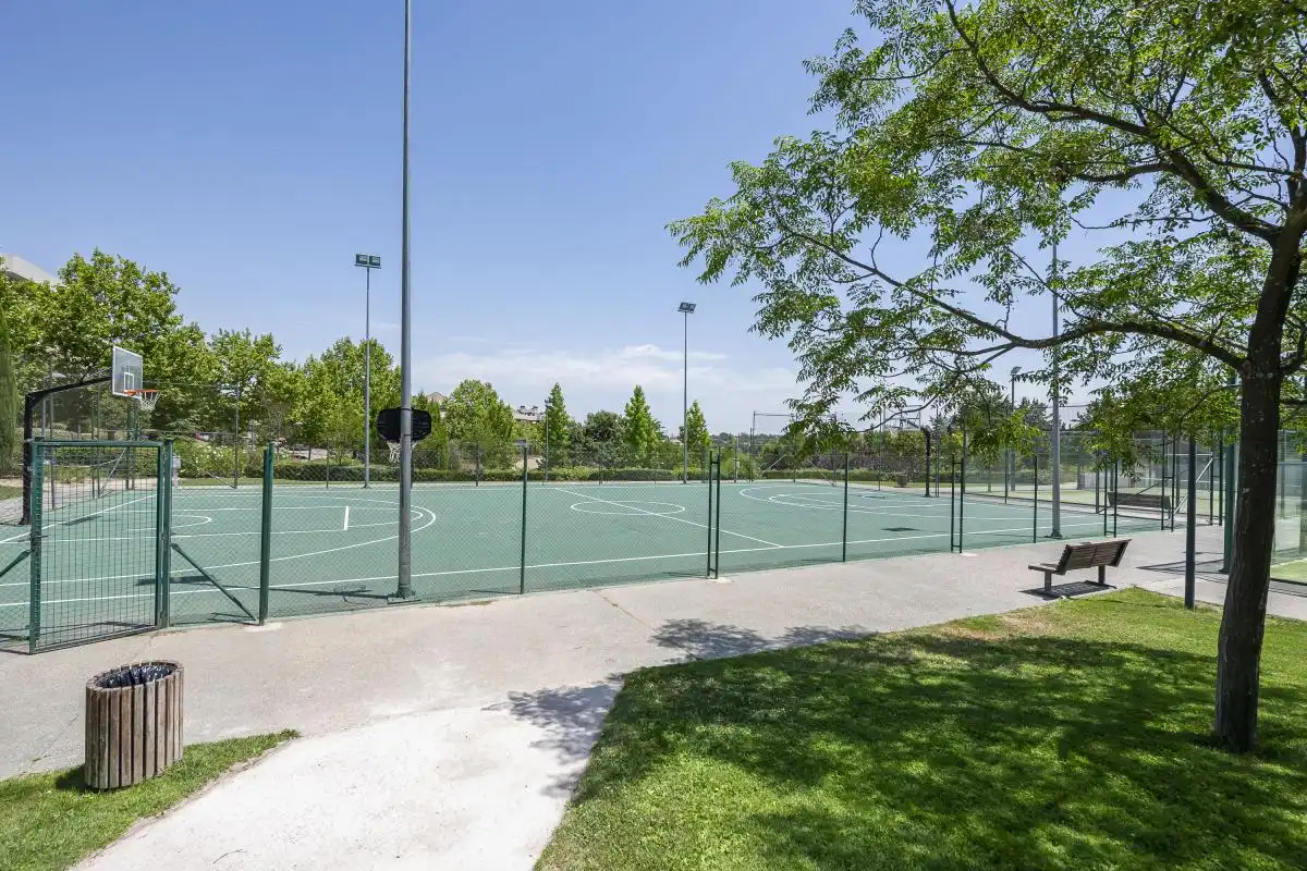 Vista exterior de Planta baja en venta en Pozuelo de Alarcón con Aire acondicionado, Calefacción y Jardín privado