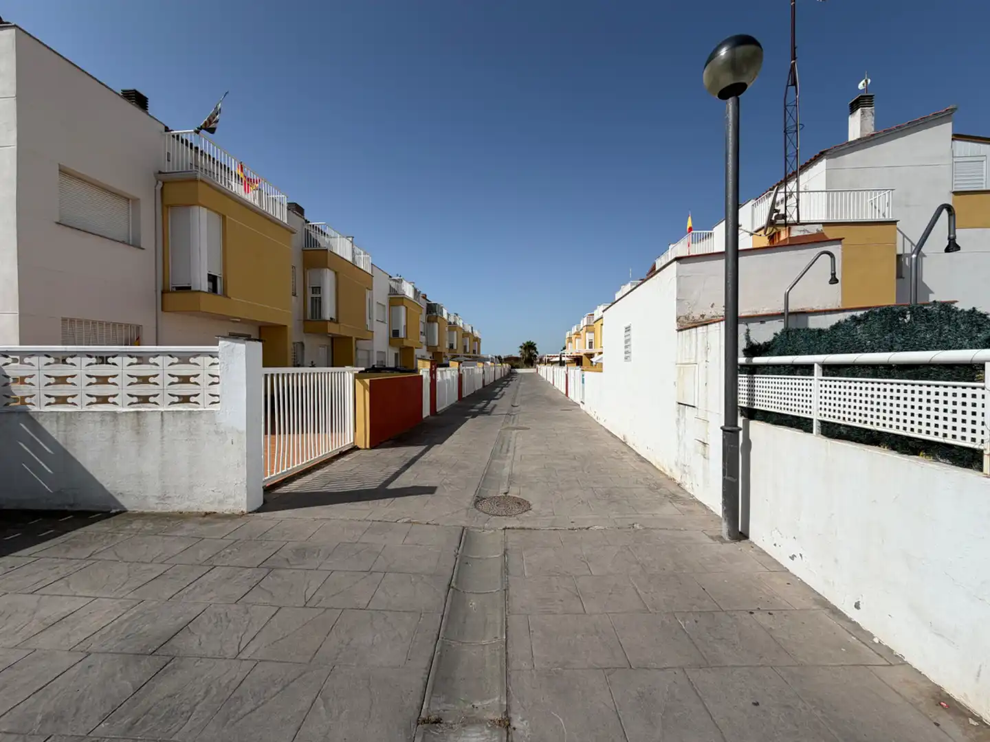 Exterior view of Detached homes for sale in Almazora / Almassora  with Air Conditioner, Parquet flooring and Terrace