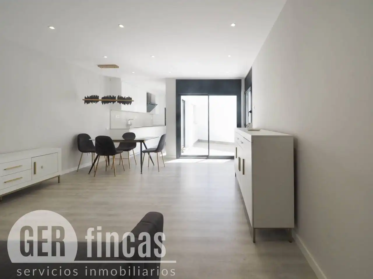 Flat for rent in Calle Josep Llimona, Poble Nou