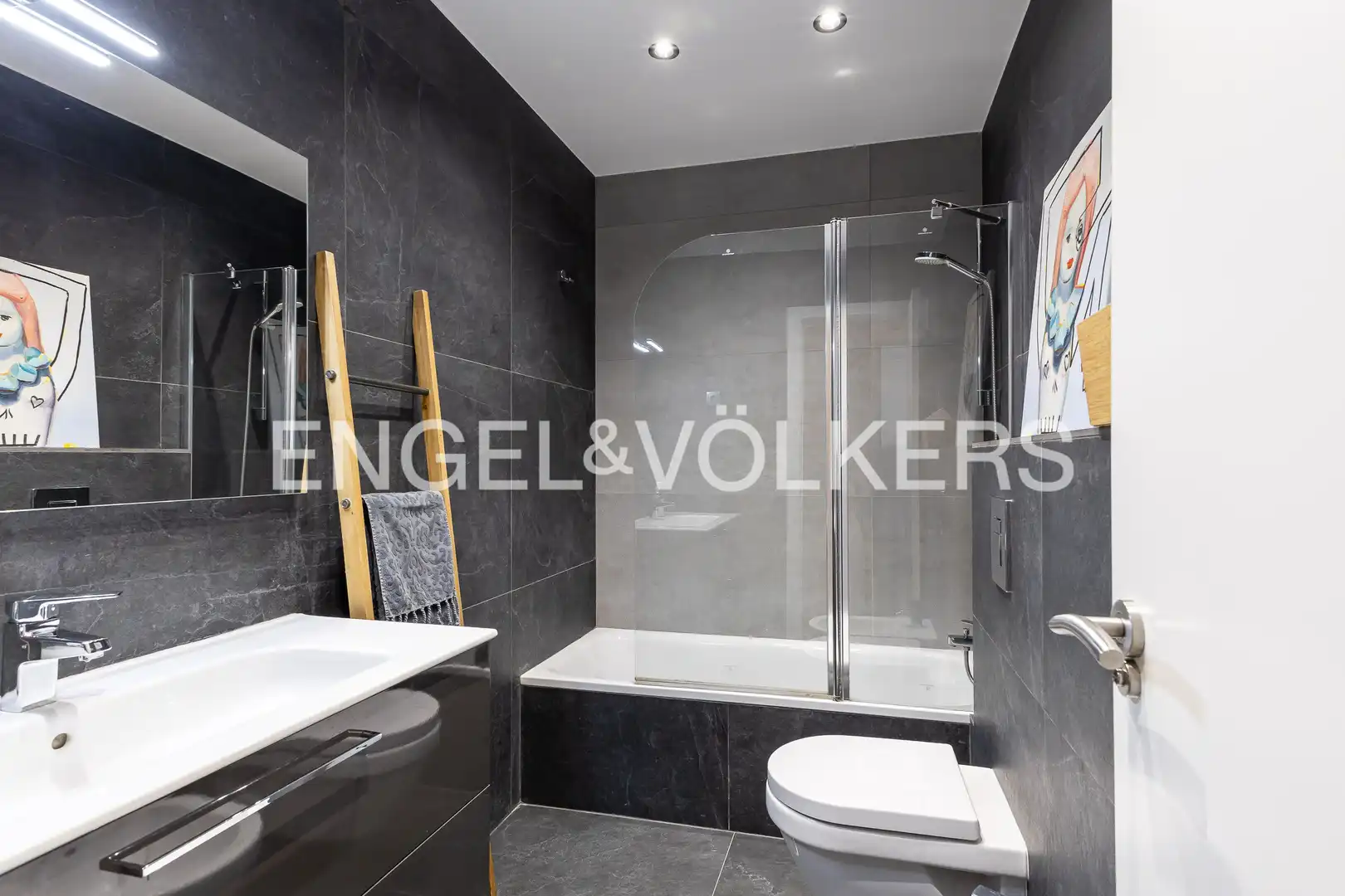 Badezimmer von Wohnung zum Verkauf in Madrid mit Klimaanlage, Heizung und Abstellraum