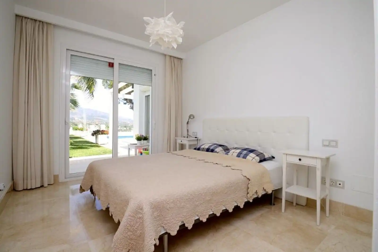 Bedroom of Houses for sale in Málaga  with Air Conditioner, Private garden and Terrace