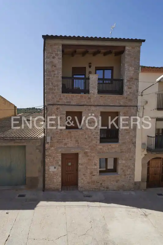Casa pareada con terraza en venta en Carrer Major 57, imagen 2
