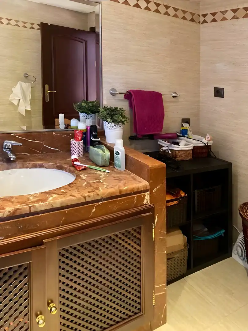 Badezimmer von Erdgeschoss zum Verkauf in Marbella mit Klimaanlage, Heizung und Terrasse