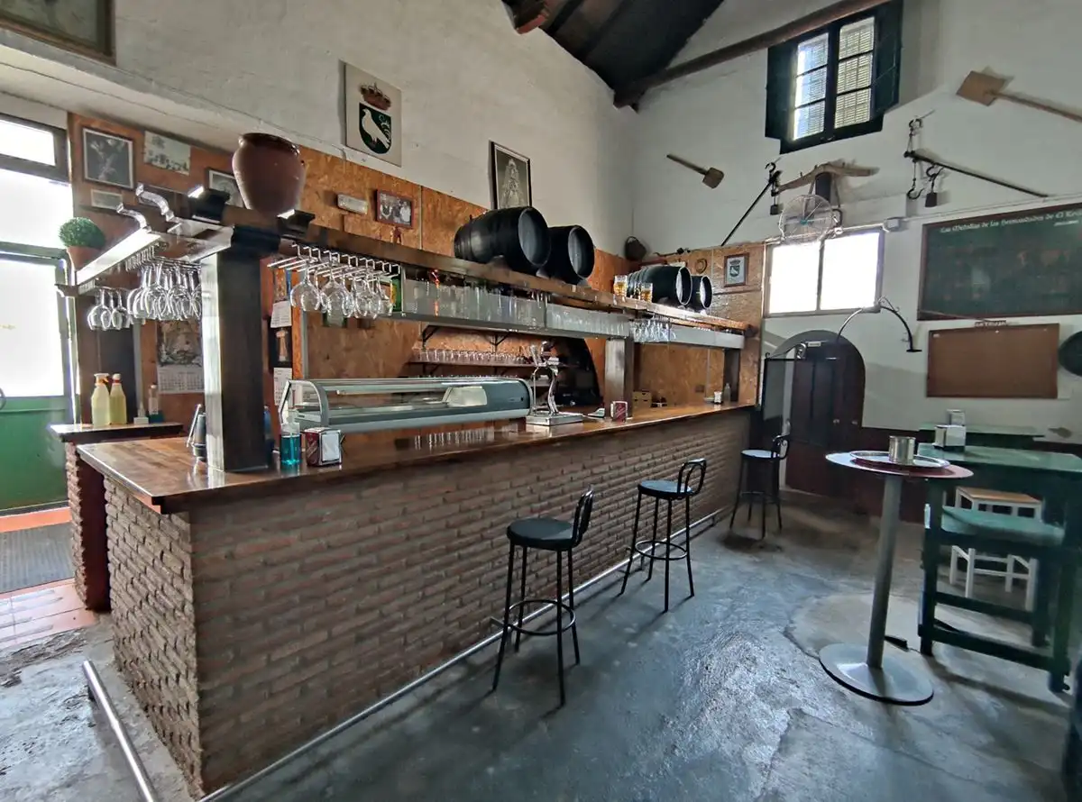 Commercial properties for rent in Palomares del Río  with Air Conditioner