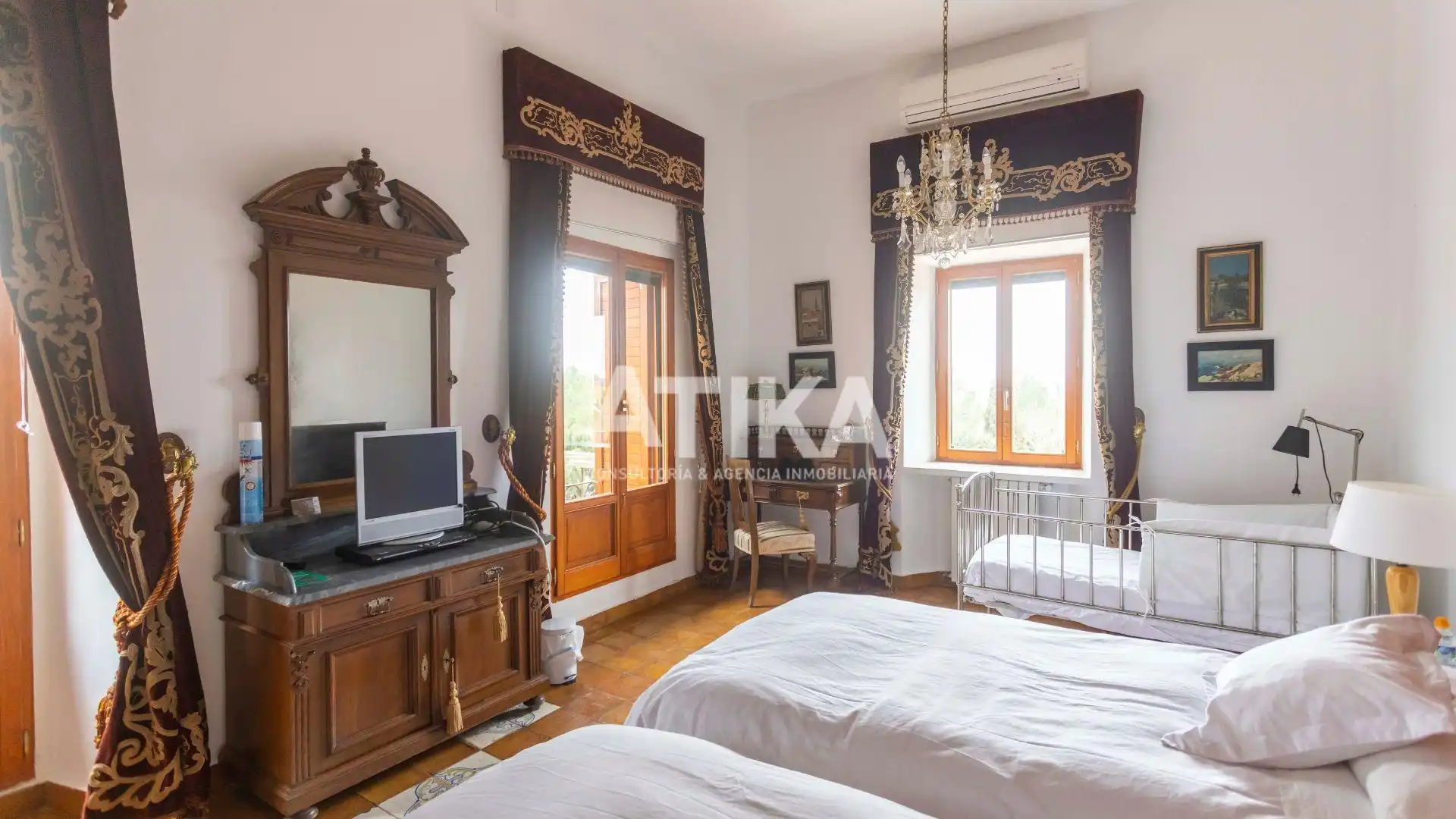 Schlafzimmer von Country house zum Verkauf in Fontanars dels Alforins mit Klimaanlage, Heizung und Privatgarten
