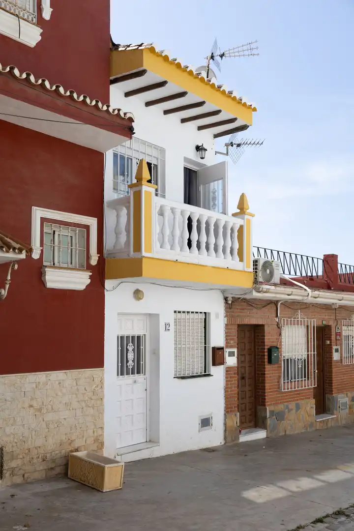 Vista exterior de Casa adosada en venda en Málaga amb Balcó