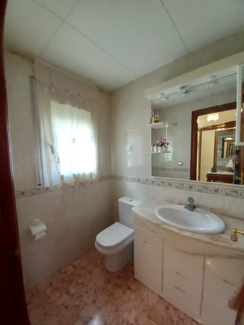 Bany de Casa o xalet en venda en Vilanova i la Geltrú amb Aire condicionat, Calefacció i Jardí privat