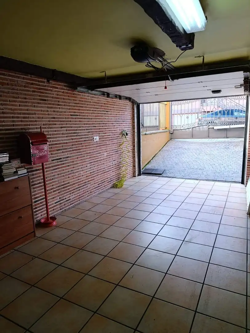 Casa adosada en venta en Valverde de la Virgen con Jardín privado, Terraza y Balcón