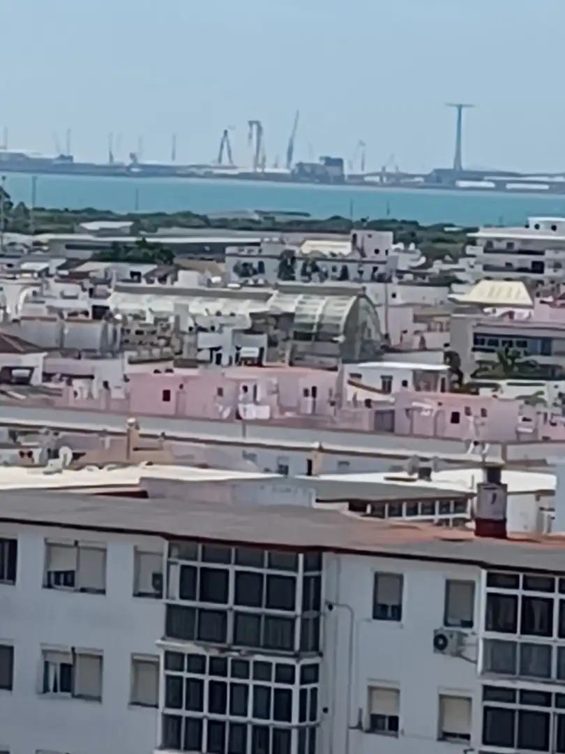 Vista exterior de Àtic en venda en El Puerto de Santa María amb Aire condicionat, Terrassa i Traster