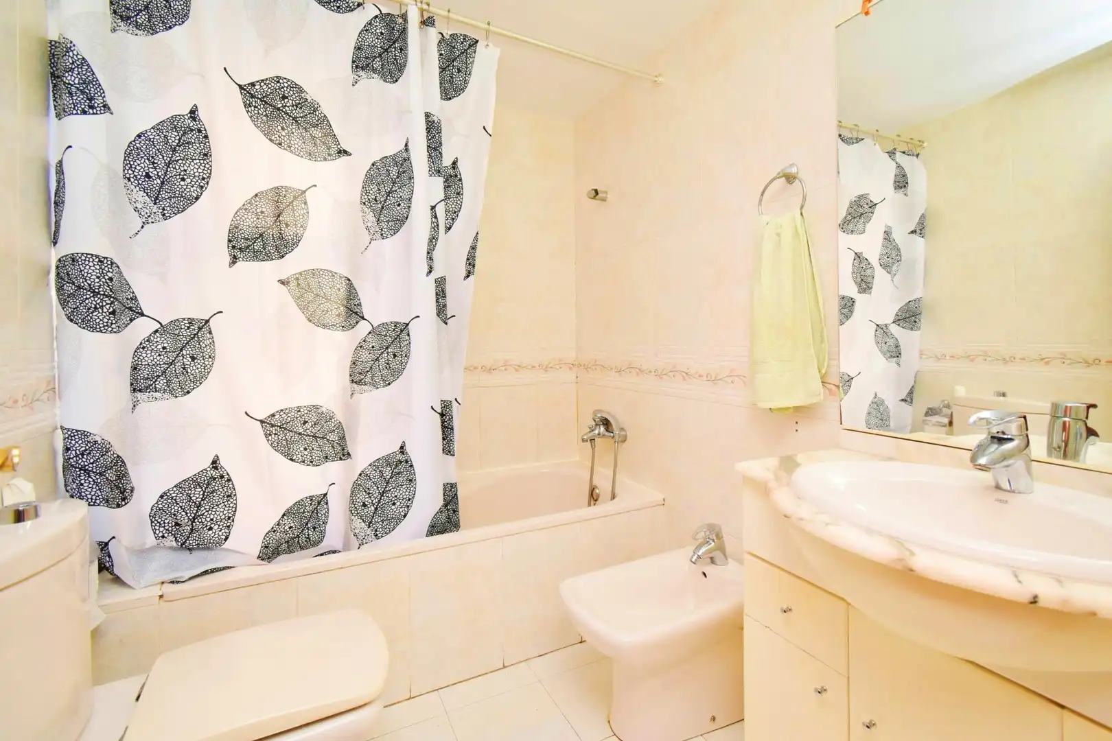 Baño de Piso en venta en Roquetas de Mar con Terraza y Piscina comunitaria