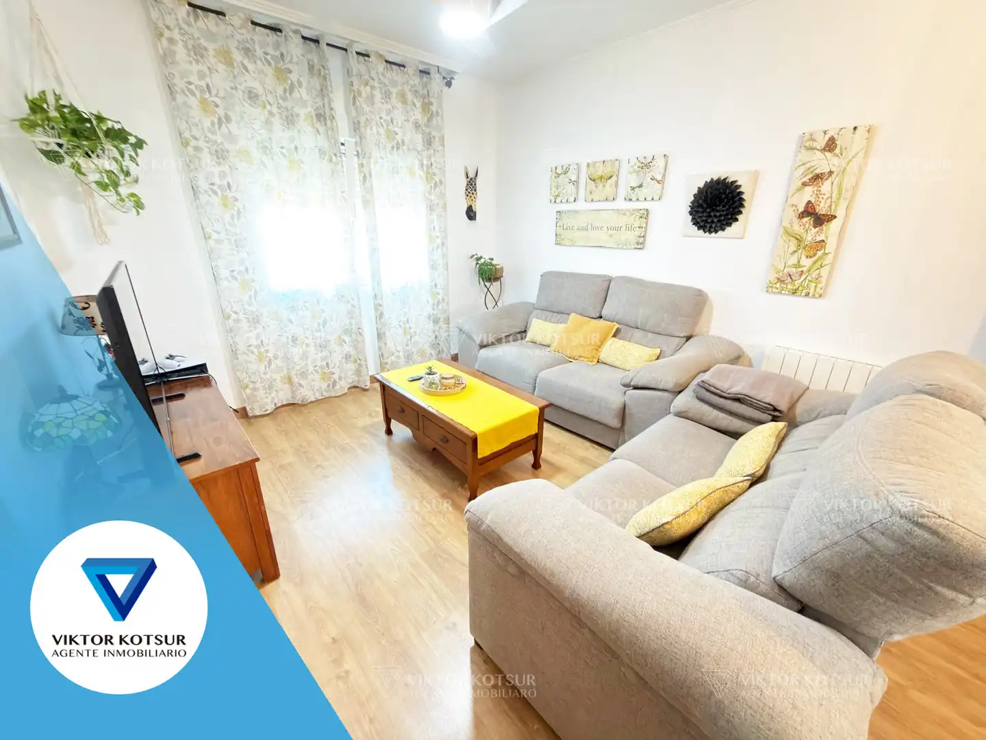 Living room of Detached homes for sale in Roquetas de Mar  with Air Conditioner, Terrace and Storage room