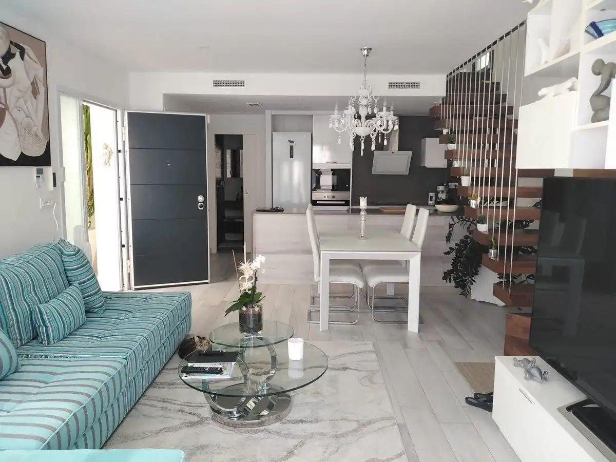 Sala d'estar de Casa o xalet en venda en Orihuela amb Aire condicionat, Terrassa i Piscina
