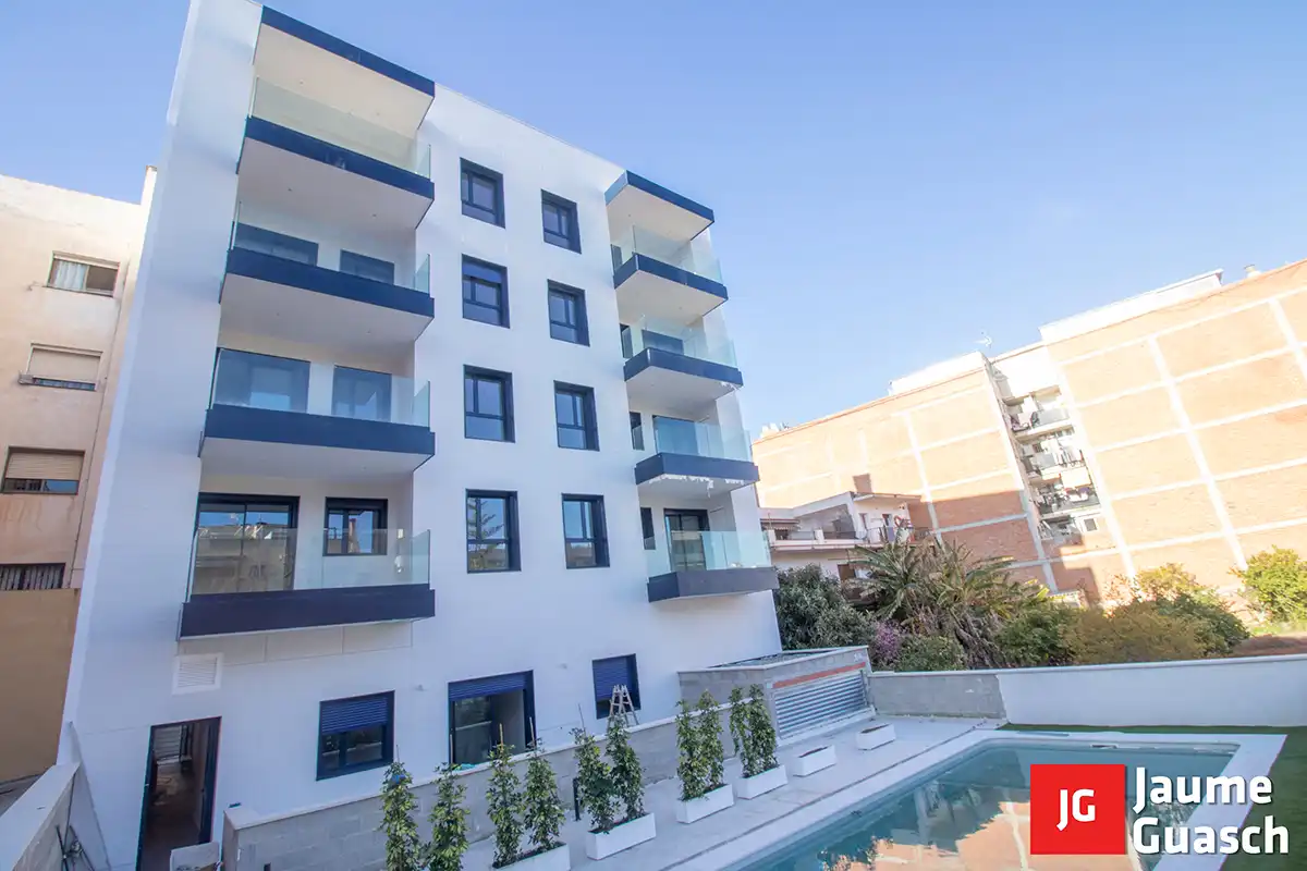 Vista exterior de Ático en venta en Torredembarra con Calefacción, Parquet y Terraza