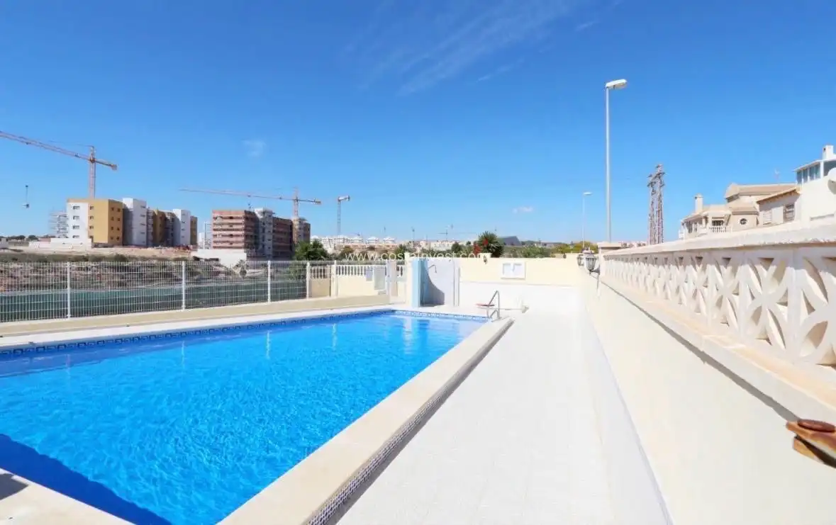 Piscina de Casa o xalet en venda en Orihuela amb Aire condicionat, Calefacció i Jardí privat