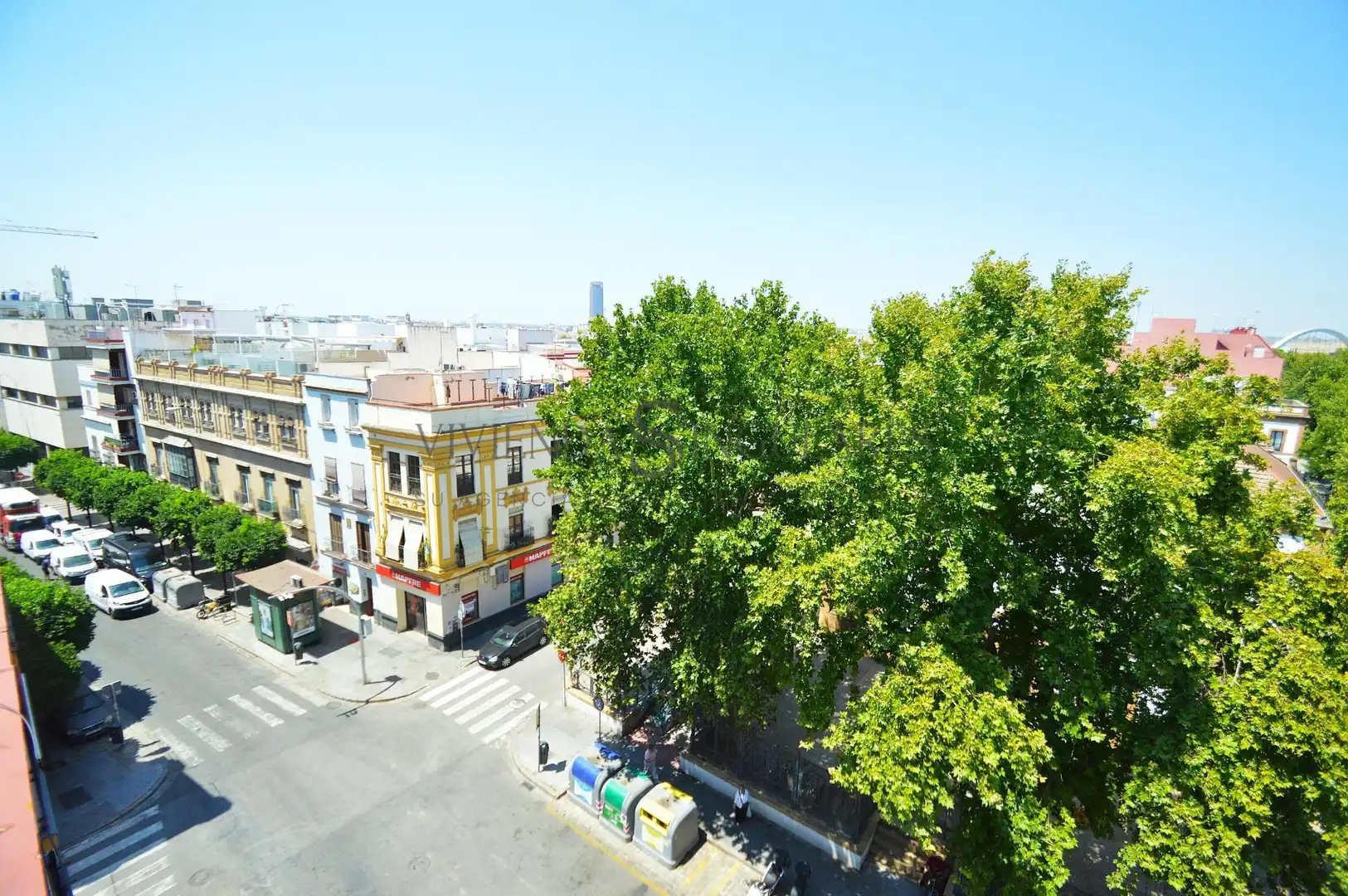 Exterior view of Flat for sale in Sevilla  with Air Conditioner, Terrace and Storage room