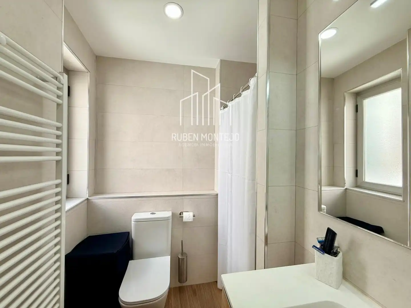 Bathroom of Flat for rent in Salamanca  with Heating, Terrace and Furnished