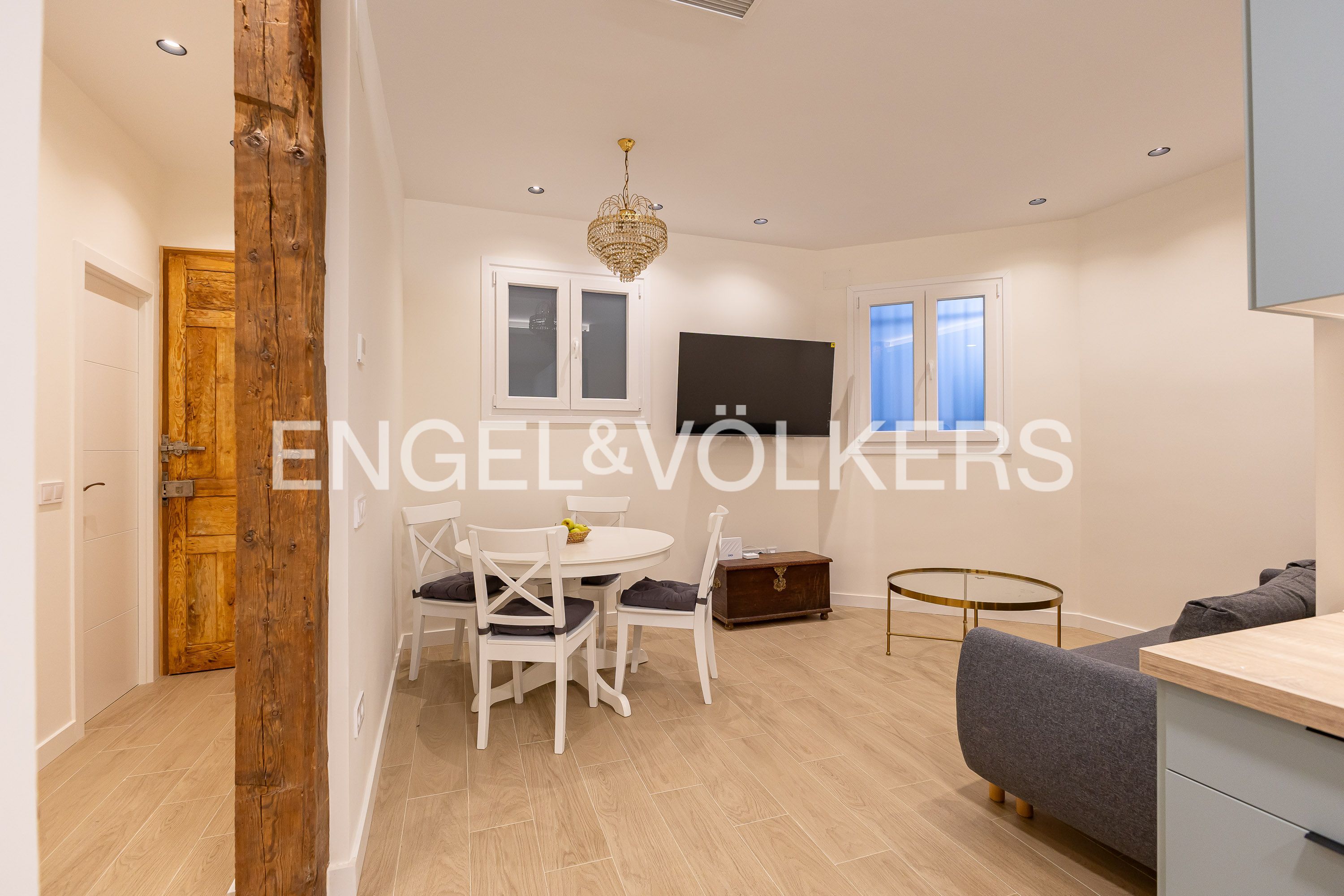 Sala d'estar de Apartament de lloguer en  Madrid Capital amb Aire condicionat, Calefacció i Moblat