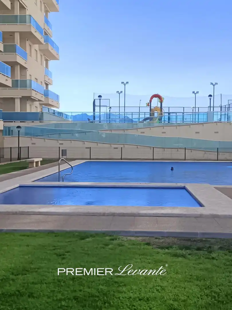 Schwimmbecken von Dachboden zum Verkauf in Piles mit Klimaanlage, Privatgarten und Terrasse