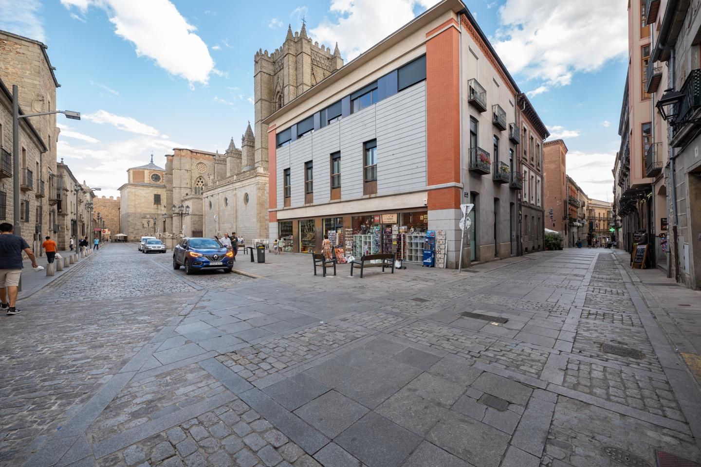 Vista exterior de Àtic en venda en Ávila Capital amb Calefacció, Parquet i Traster