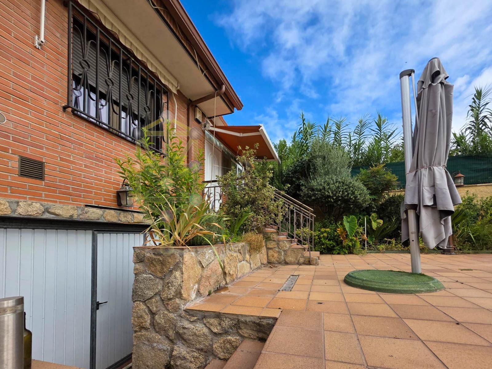 Jardí de Casa o xalet en venda en Fuente El Saz de Jarama amb Calefacció, Jardí privat i Piscina comunitària