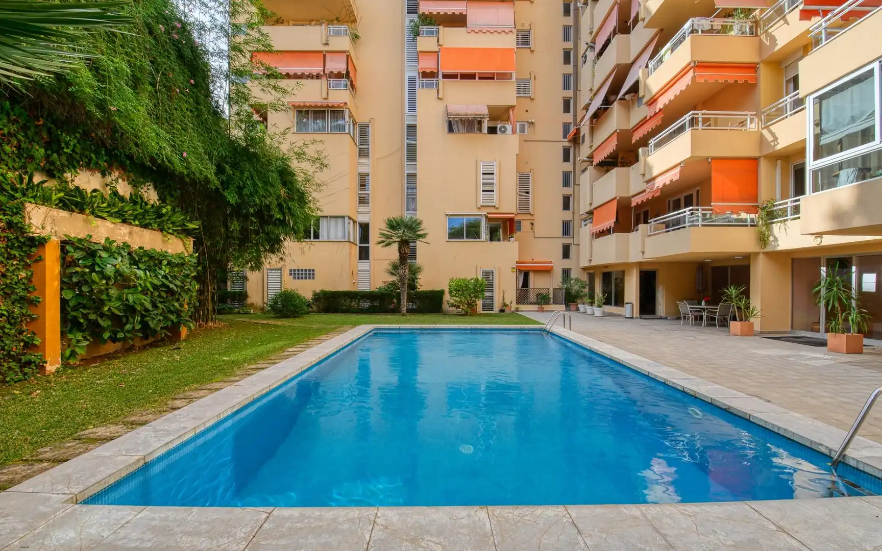 Piscina de Dúplex en venta en  Palma de Mallorca con Aire acondicionado, Calefacción y Jardín privado