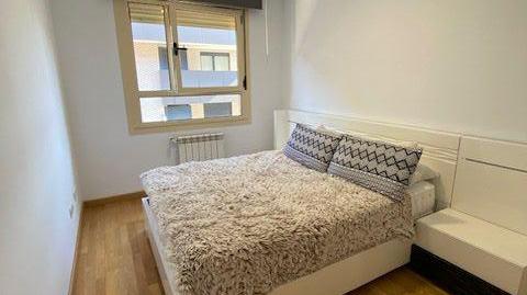 Foto 2 de Piso de alquiler en HUCA - La Cadellada, Oviedo