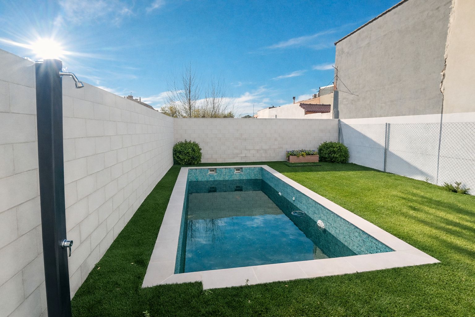 Piscina de Casa adosada en venda en  Madrid Capital amb Aire condicionat, Calefacció i Forn