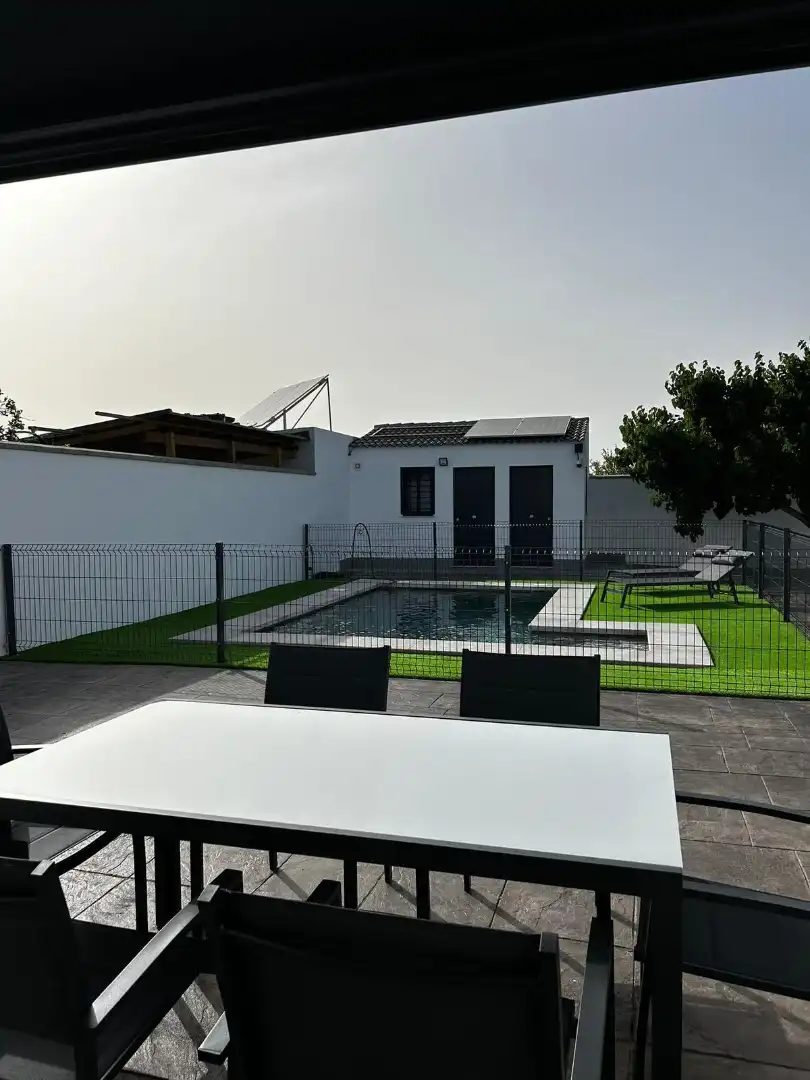 Piscina de Casa o xalet en venda en Chiclana de la Frontera amb Calefacció, Jardí privat i Traster