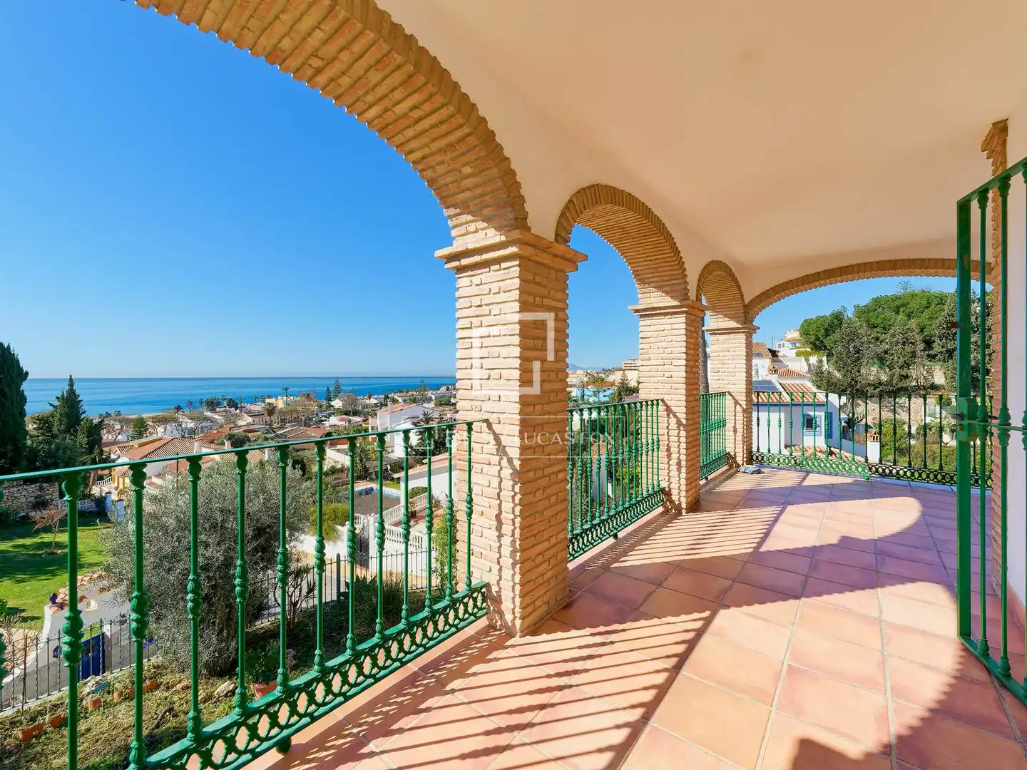 Vista exterior de Casa o chalet en venta en Rincón de la Victoria con Jardín privado, Terraza y Balcón