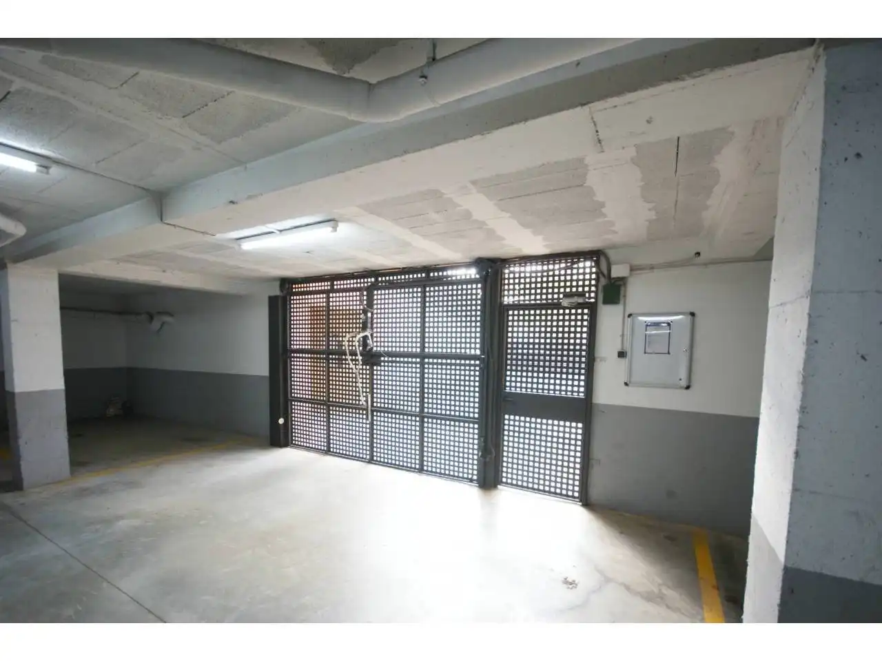 Aparcamiento con ascensor en venta en Calle DE LES FLORS, imagen 3