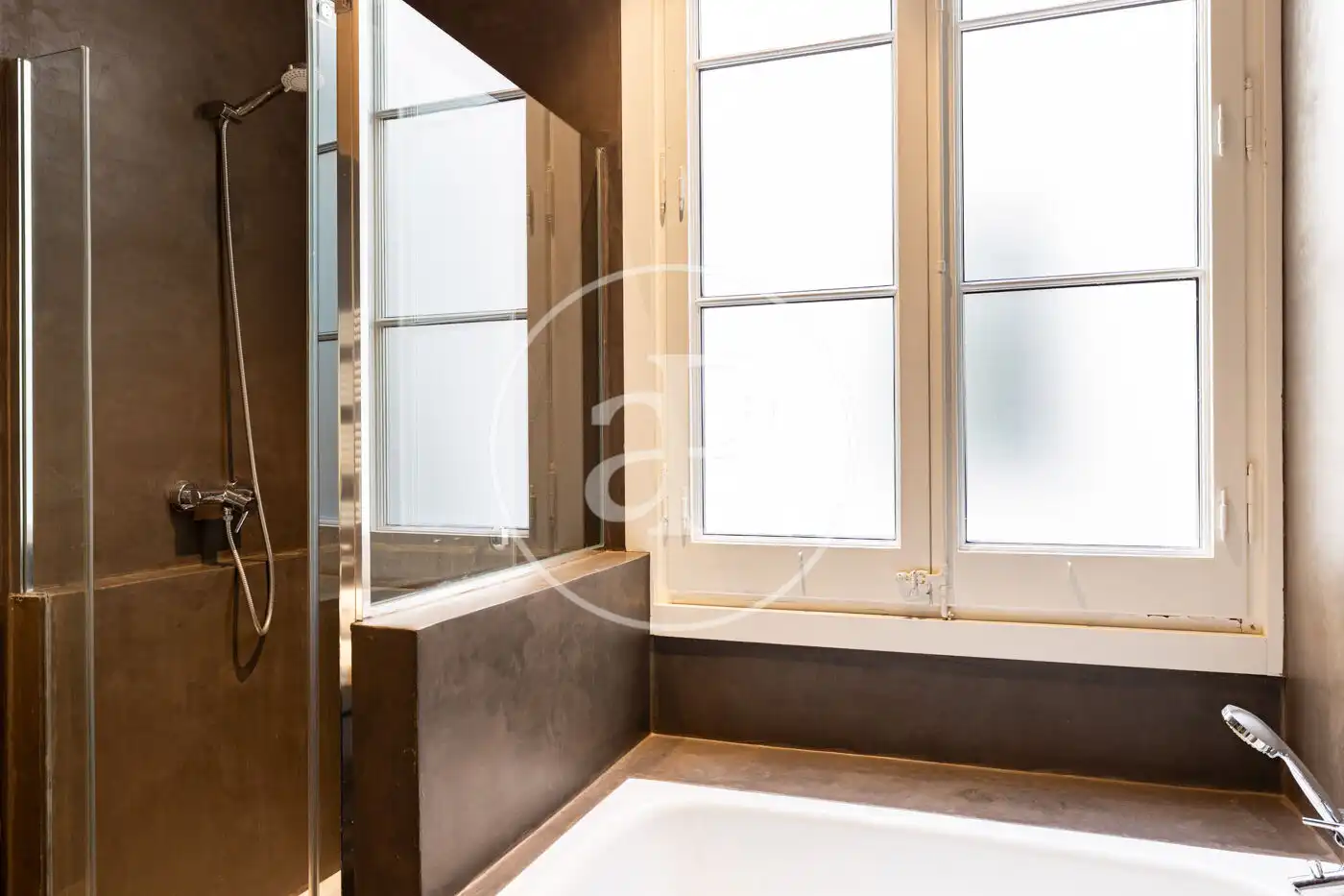 Badezimmer von Wohnung zur Miete in Barcelona mit Klimaanlage, Heizung und Möbliert